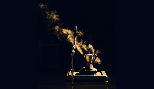 Foto di scena dello spettacolo Le cose che restano. Una moka per fare il caffè