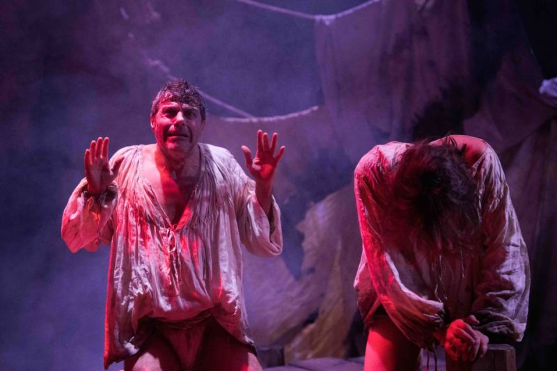 Foto di scena. Due buffoni all'inferno 
