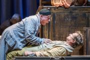 Foto di scena. Due personaggi: sior Todero urla all'altro