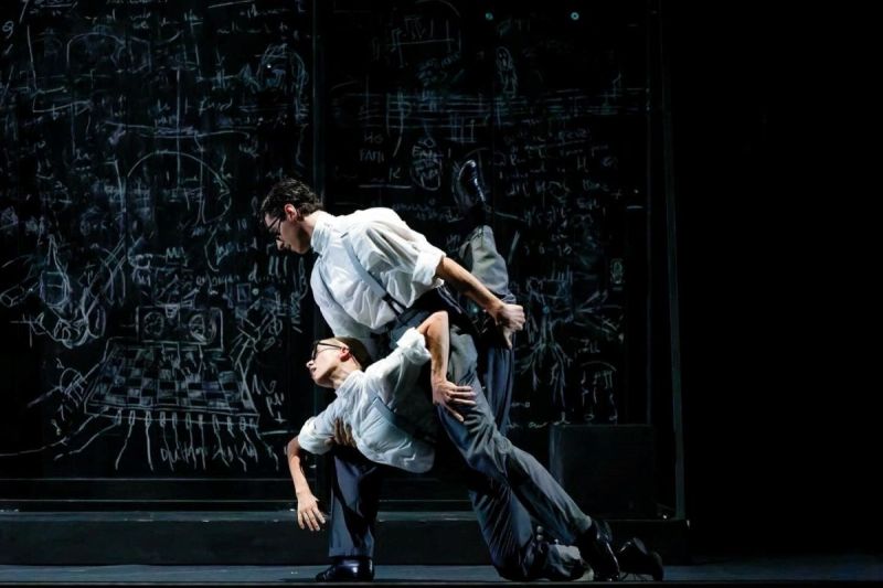 Foto di scena. Ballerini