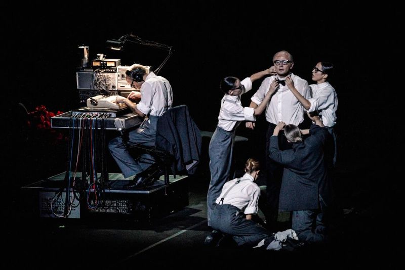 Foto di scena. Ballerini