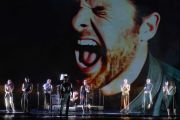 Foto di scena. Cantanti