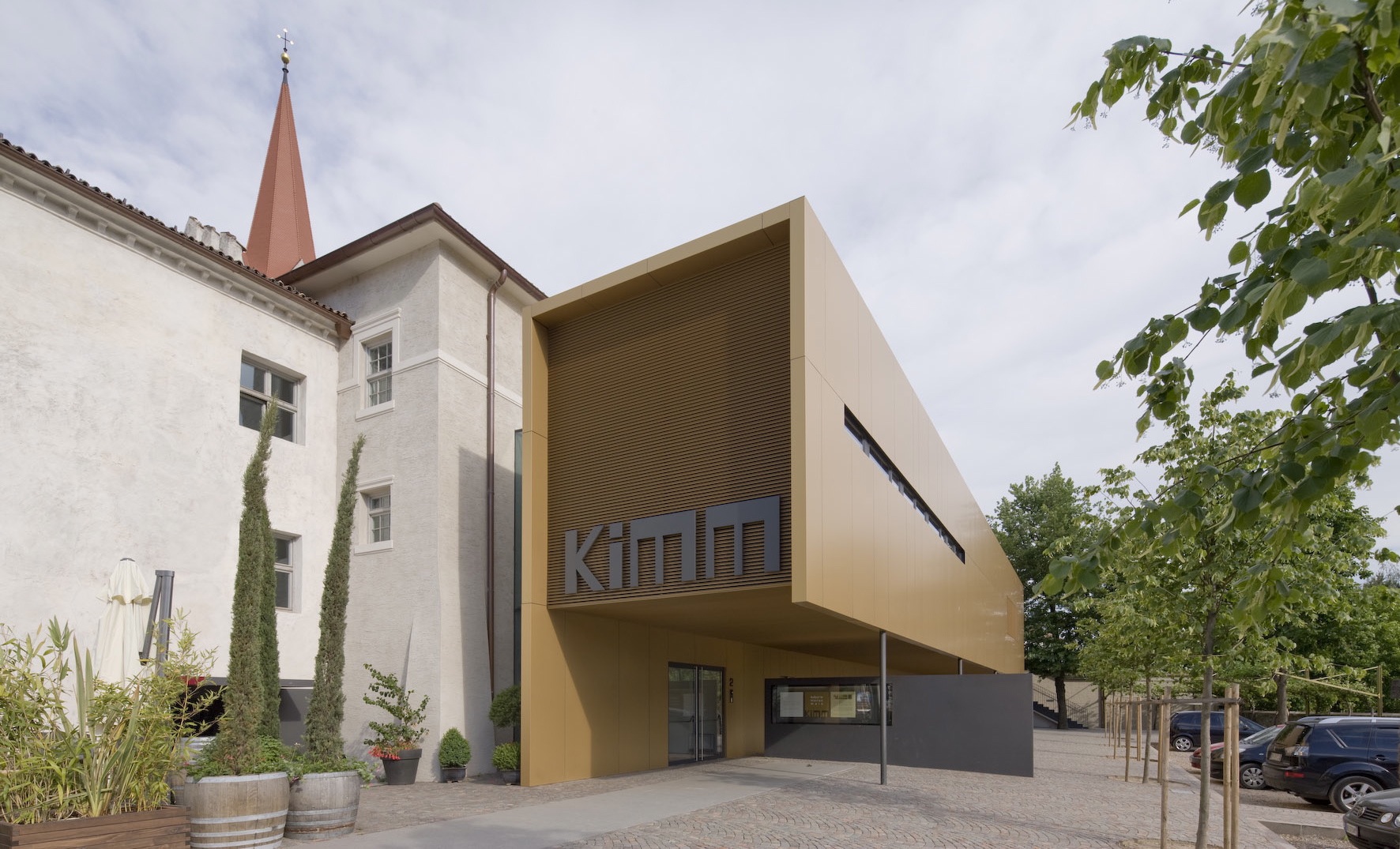 kimm haupteingang mit bistrogarten