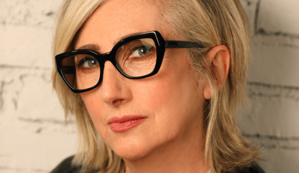 immagine in primo piano dell'attrice Lunetta Savino