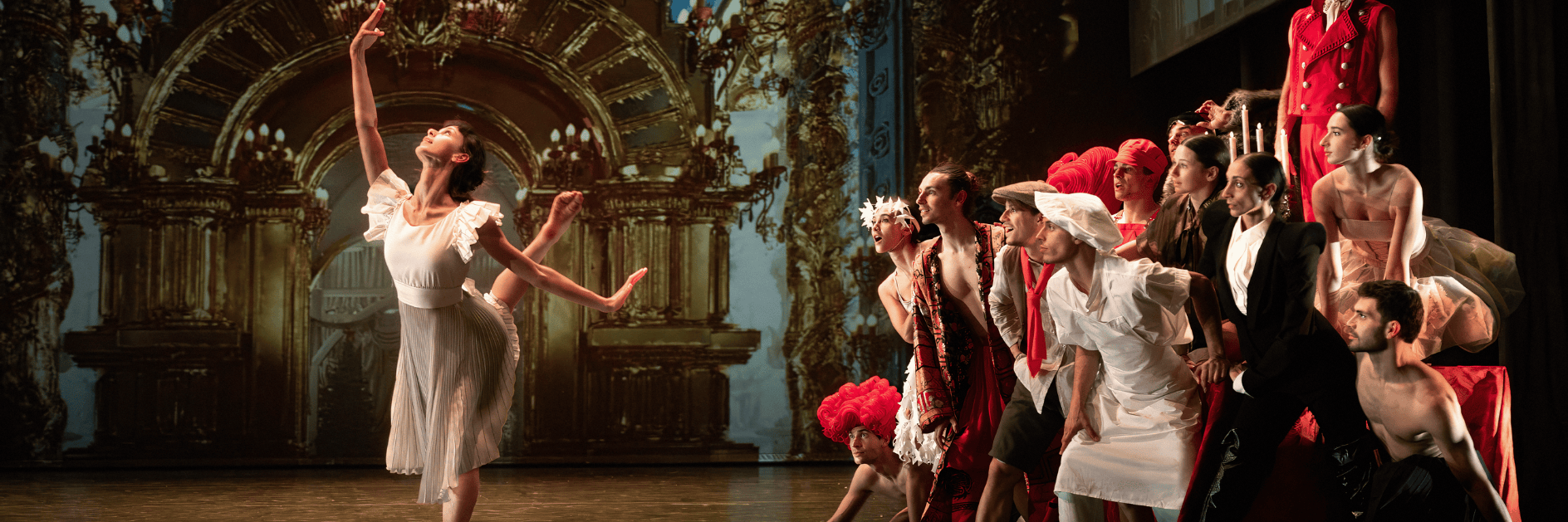 Foto di scena dello spettacolo "Lo Schiaccianoci" con corpo di ballo